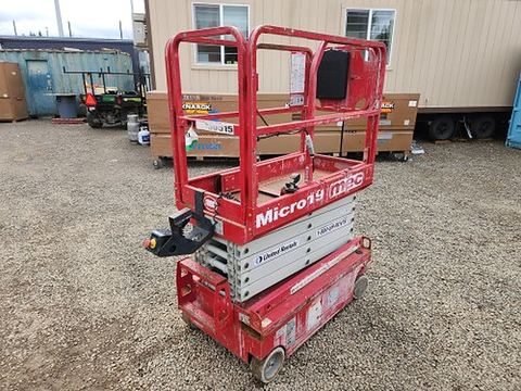 2018 MEC MICRO 19 Scissor Lift 18-19' Electric 60" Length