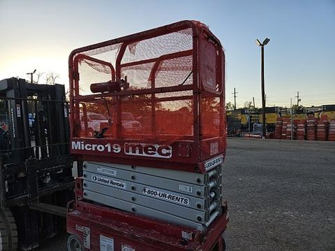 2018 MEC MICRO 19 Scissor Lift 18-19' Electric 60" Length