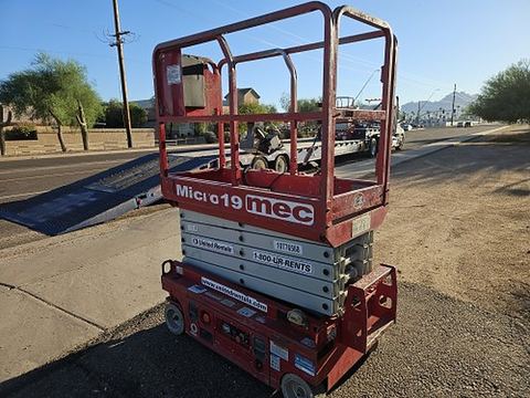 2018 MEC MICRO 19 Scissor Lift 18-19' Electric 60" Length