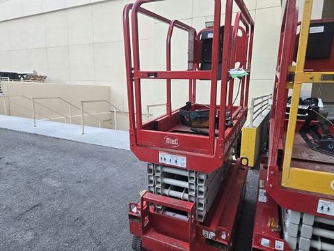 2018 MEC MICRO 19 Scissor Lift 18-19' Electric 60" Length