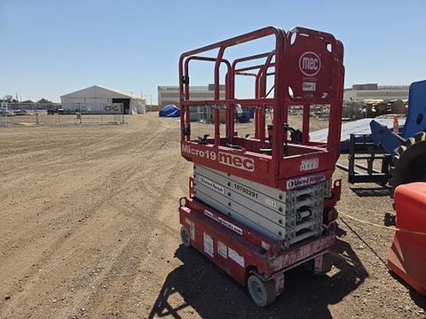 2018 MEC MICRO 19 Scissor Lift 18-19' Electric 60" Length