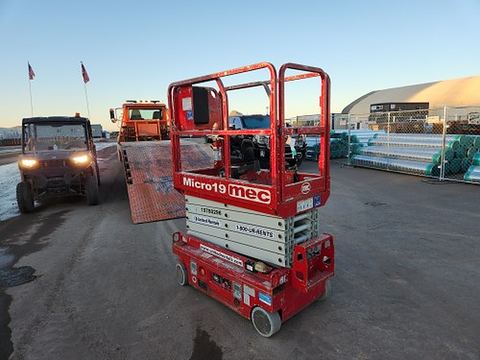 2018 MEC MICRO 19 Scissor Lift 18-19' Electric 60" Length