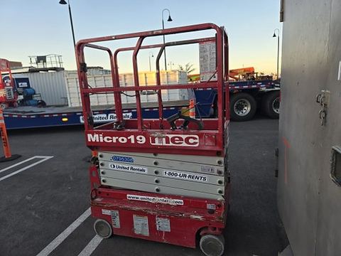 2018 MEC MICRO 19 Scissor Lift 18-19' Electric 60" Length