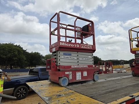 2018 MEC MICRO 19 Scissor Lift 18-19' Electric 60" Length