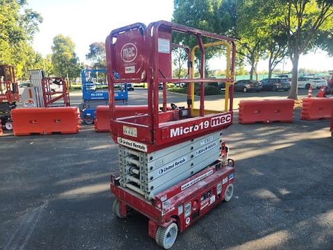 2018 MEC MICRO 19 Scissor Lift 18-19' Electric 60" Length