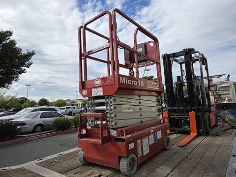 2018 MEC MICRO 19 Scissor Lift 18-19' Electric 60" Length