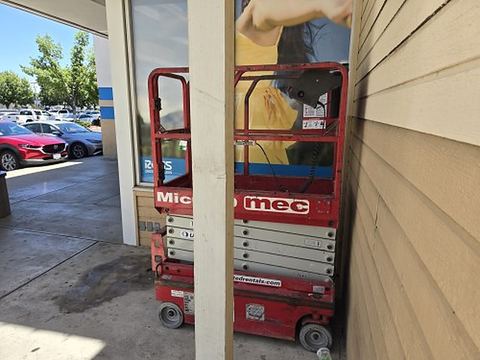 2018 MEC MICRO 19 Scissor Lift 18-19' Electric 60" Length