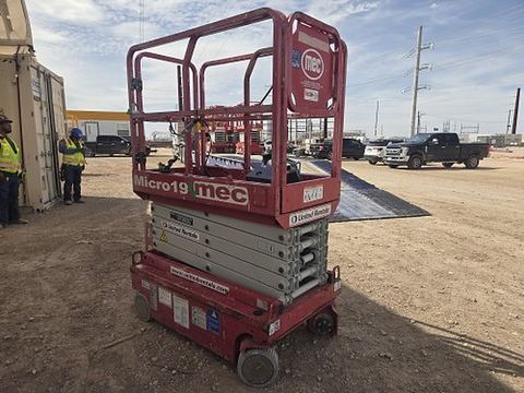2018 MEC MICRO 19 Scissor Lift 18-19' Electric 60" Length