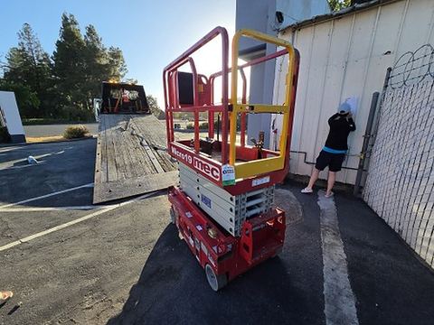 2018 MEC MICRO 19 Scissor Lift 18-19' Electric 60" Length