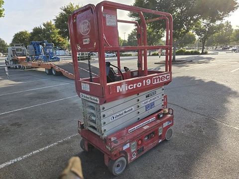 2018 MEC MICRO 19 Scissor Lift 18-19' Electric 60" Length