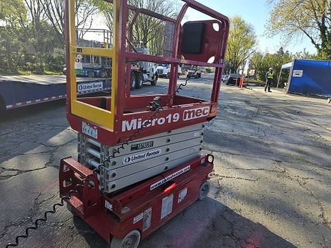 2018 MEC MICRO 19 Scissor Lift 18-19' Electric 60" Length