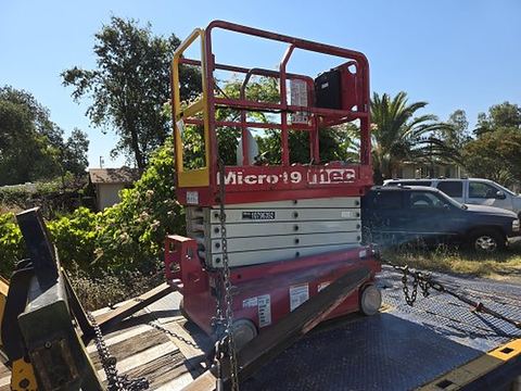 2018 MEC MICRO 19 Scissor Lift 18-19' Electric 60" Length