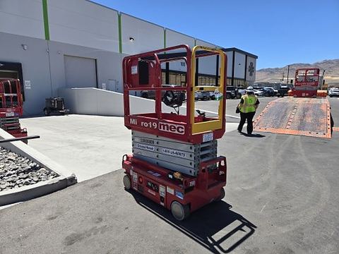 2018 MEC MICRO 19 Scissor Lift 18-19' Electric 60" Length