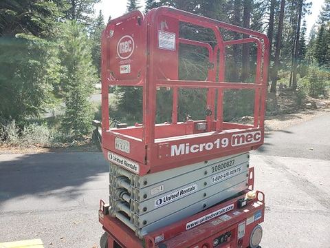 2018 MEC MICRO 19 Scissor Lift 18-19' Electric 60" Length
