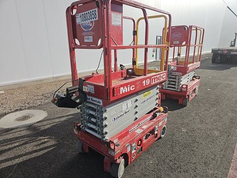 2018 MEC MICRO 19 Scissor Lift 18-19' Electric 60" Length