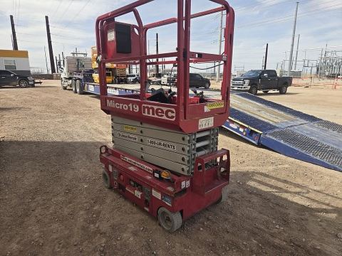 2018 MEC MICRO 19 Scissor Lift 18-19' Electric 60" Length