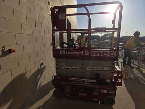 2018 MEC MICRO 19 Scissor Lift 18-19' Electric 60" Length