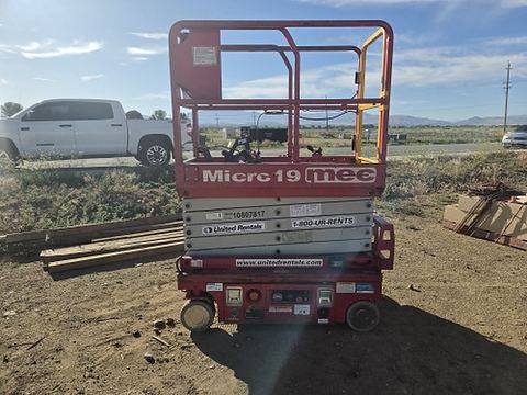 2018 MEC MICRO 19 Scissor Lift 18-19' Electric 60" Length