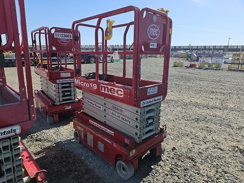2018 MEC MICRO 19 Scissor Lift 18-19' Electric 60" Length