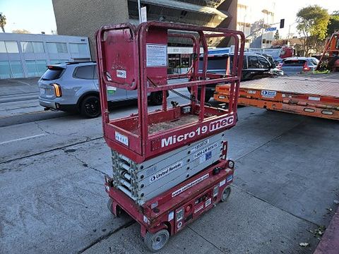 2018 MEC MICRO 19 Scissor Lift 18-19' Electric 60" Length