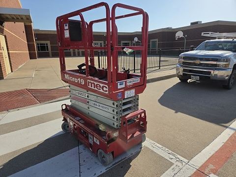 2018 MEC MICRO 19 Scissor Lift 18-19' Electric 60" Length