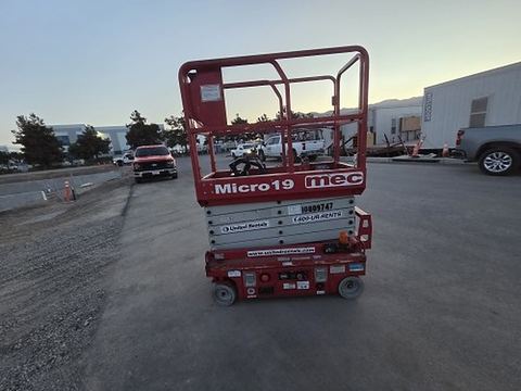 2018 MEC MICRO 19 Scissor Lift 18-19' Electric 60" Length