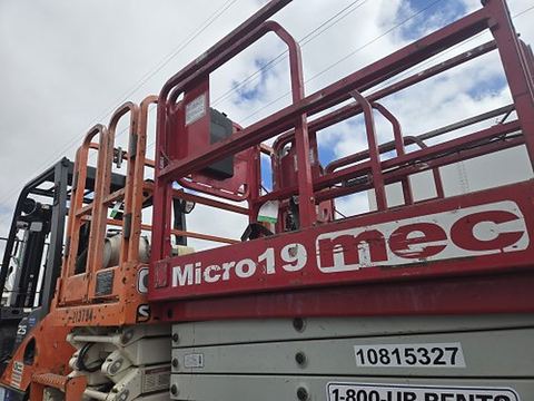 2018 MEC MICRO 19 Scissor Lift 18-19' Electric 60" Length