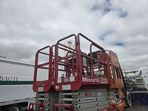 2018 MEC MICRO 19 Scissor Lift 18-19' Electric 60" Length