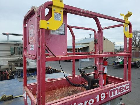 2018 MEC MICRO 19 Scissor Lift 18-19' Electric 60" Length