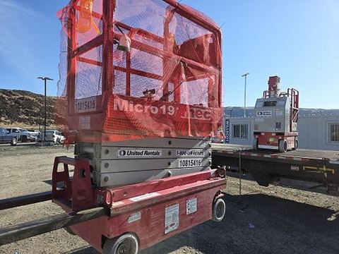 2018 MEC MICRO 19 Scissor Lift 18-19' Electric 60" Length