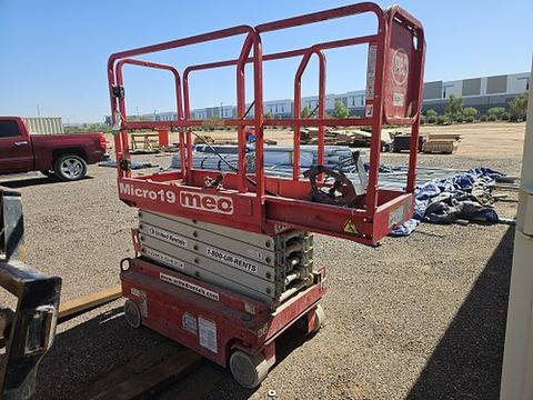 2018 MEC MICRO 19 Scissor Lift 18-19' Electric 60" Length