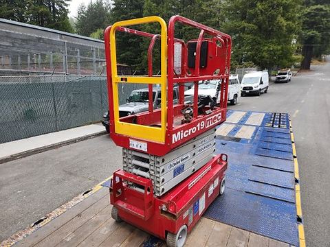 2018 MEC MICRO 19 Scissor Lift 18-19' Electric 60" Length