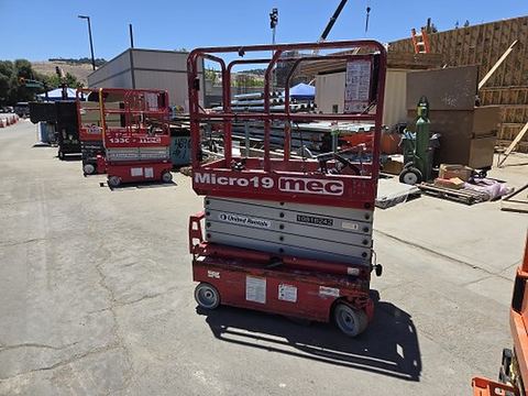 2018 MEC MICRO 19 Scissor Lift 18-19' Electric 60" Length
