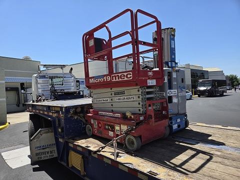 2018 MEC MICRO 19 Scissor Lift 18-19' Electric 60" Length