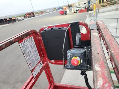 2018 MEC MICRO 19 Scissor Lift 18-19' Electric 60" Length