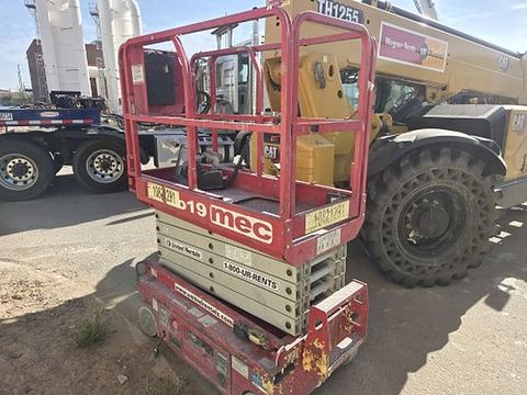 2018 MEC MICRO 19 Scissor Lift 18-19' Electric 60" Length