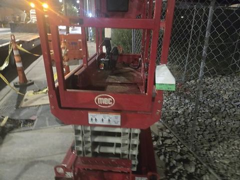 2018 MEC MICRO 19 Scissor Lift 18-19' Electric 60" Length