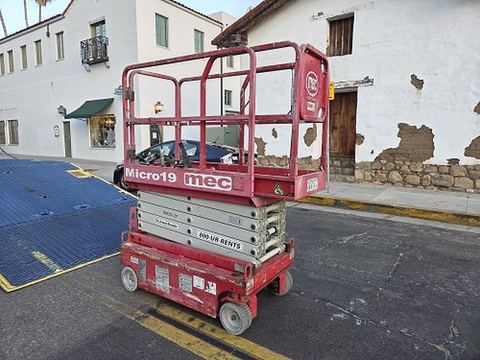 2018 MEC MICRO 19 Scissor Lift 18-19' Electric 60" Length