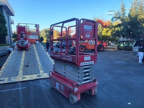2018 MEC MICRO 19 Scissor Lift 18-19' Electric 60" Length