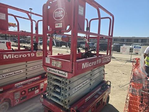 2018 MEC MICRO 19 Scissor Lift 18-19' Electric 60" Length