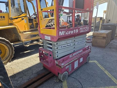 2018 MEC MICRO 19 Scissor Lift 18-19' Electric 60" Length