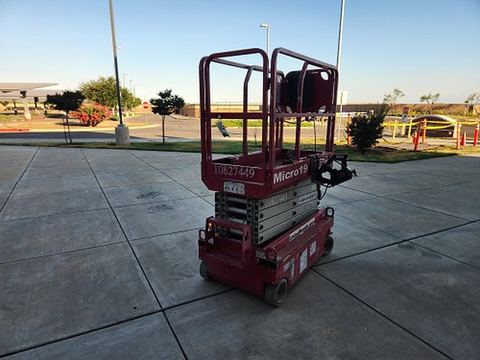 2018 MEC MICRO 19 Scissor Lift 18-19' Electric 60" Length