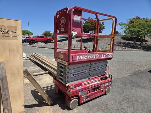 2018 MEC MICRO 19 Scissor Lift 18-19' Electric 60" Length