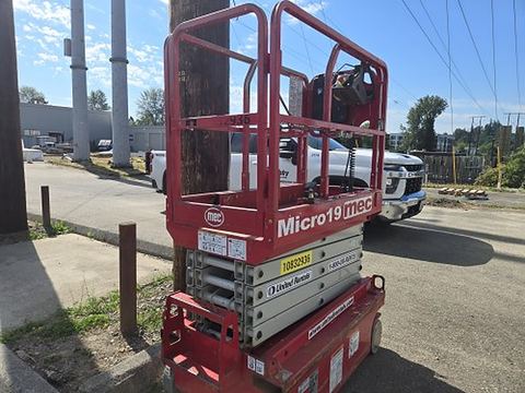 2018 MEC MICRO 19 Scissor Lift 18-19' Electric 60" Length