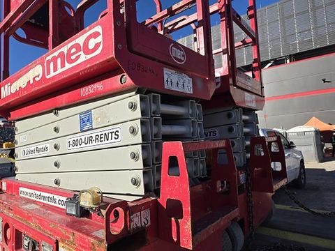 2018 MEC MICRO 19 Scissor Lift 18-19' Electric 60" Length