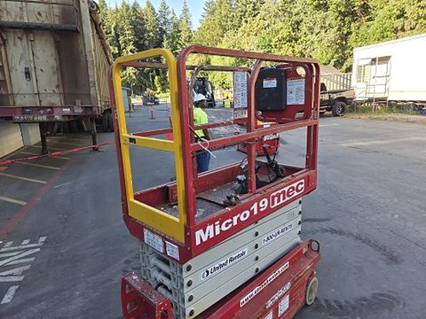 2018 MEC MICRO 19 Scissor Lift 18-19' Electric 60" Length