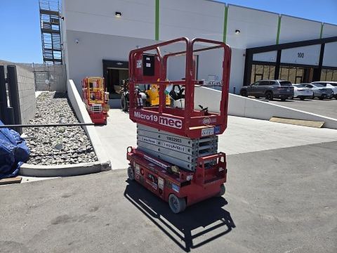 2018 MEC MICRO 19 Scissor Lift 18-19' Electric 60" Length