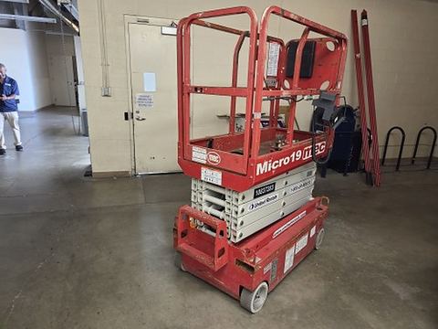 2018 MEC MICRO 19 Scissor Lift 18-19' Electric 60" Length