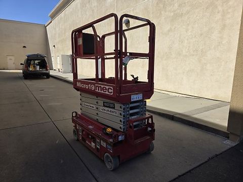 2018 MEC MICRO 19 Scissor Lift 18-19' Electric 60" Length