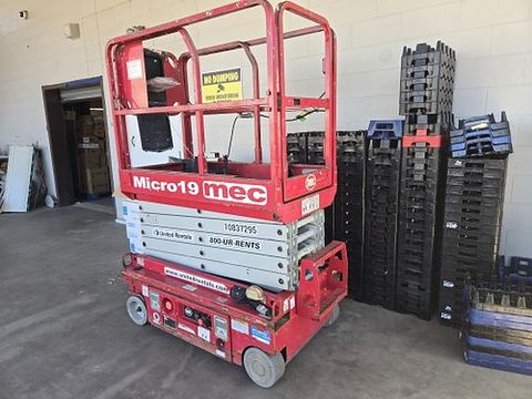 2018 MEC MICRO 19 Scissor Lift 18-19' Electric 60" Length